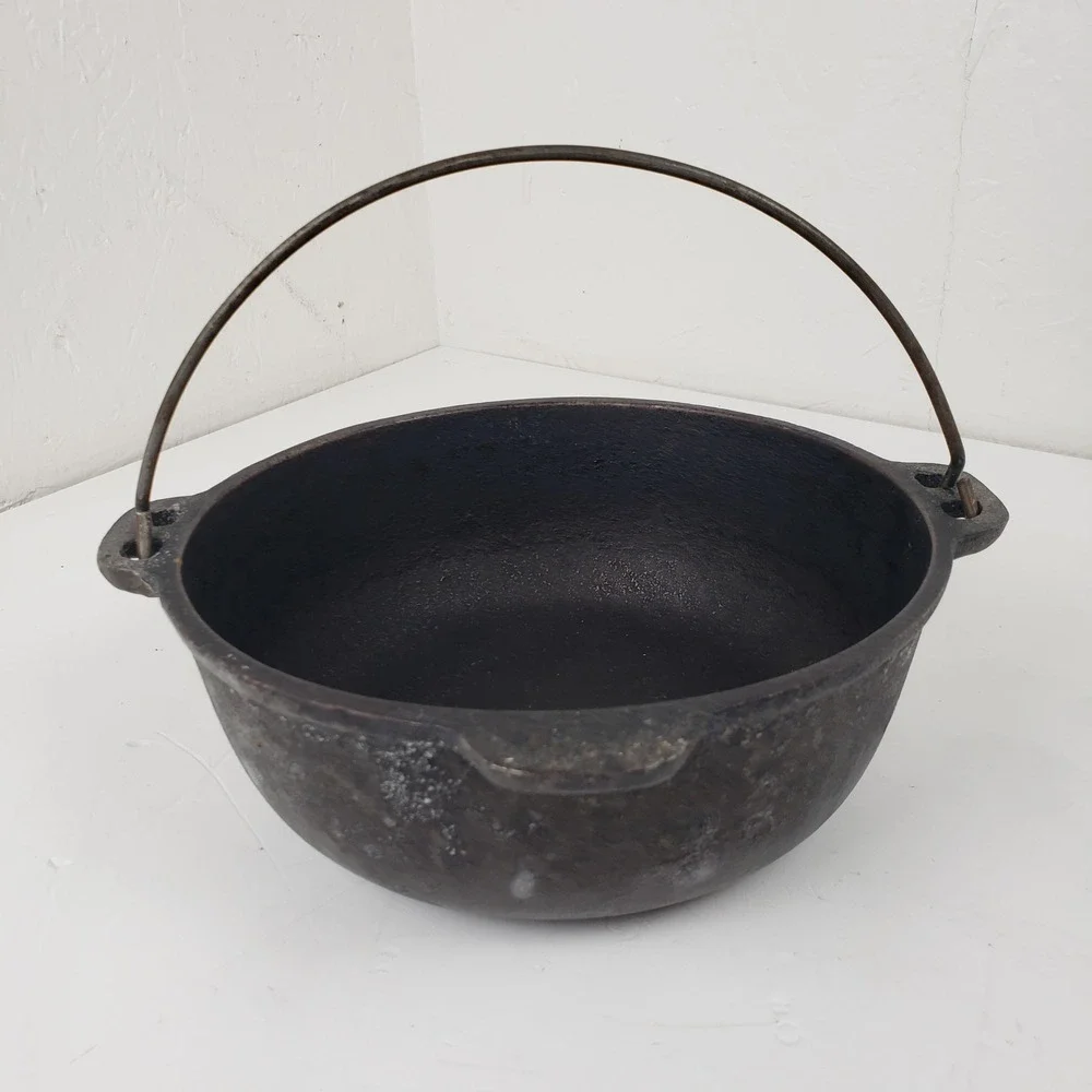Vintage Lodge Cast Iron 2QT Dutch Oven with Bail Handle Made in USA No Lid 7.5: